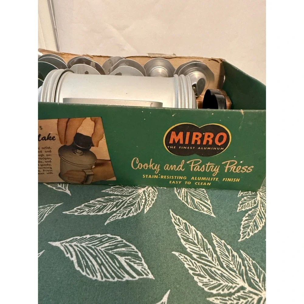 Vintage Mirro Aluminum Cookie and Pastry Press Set with 12 Plates 3 Tips USA